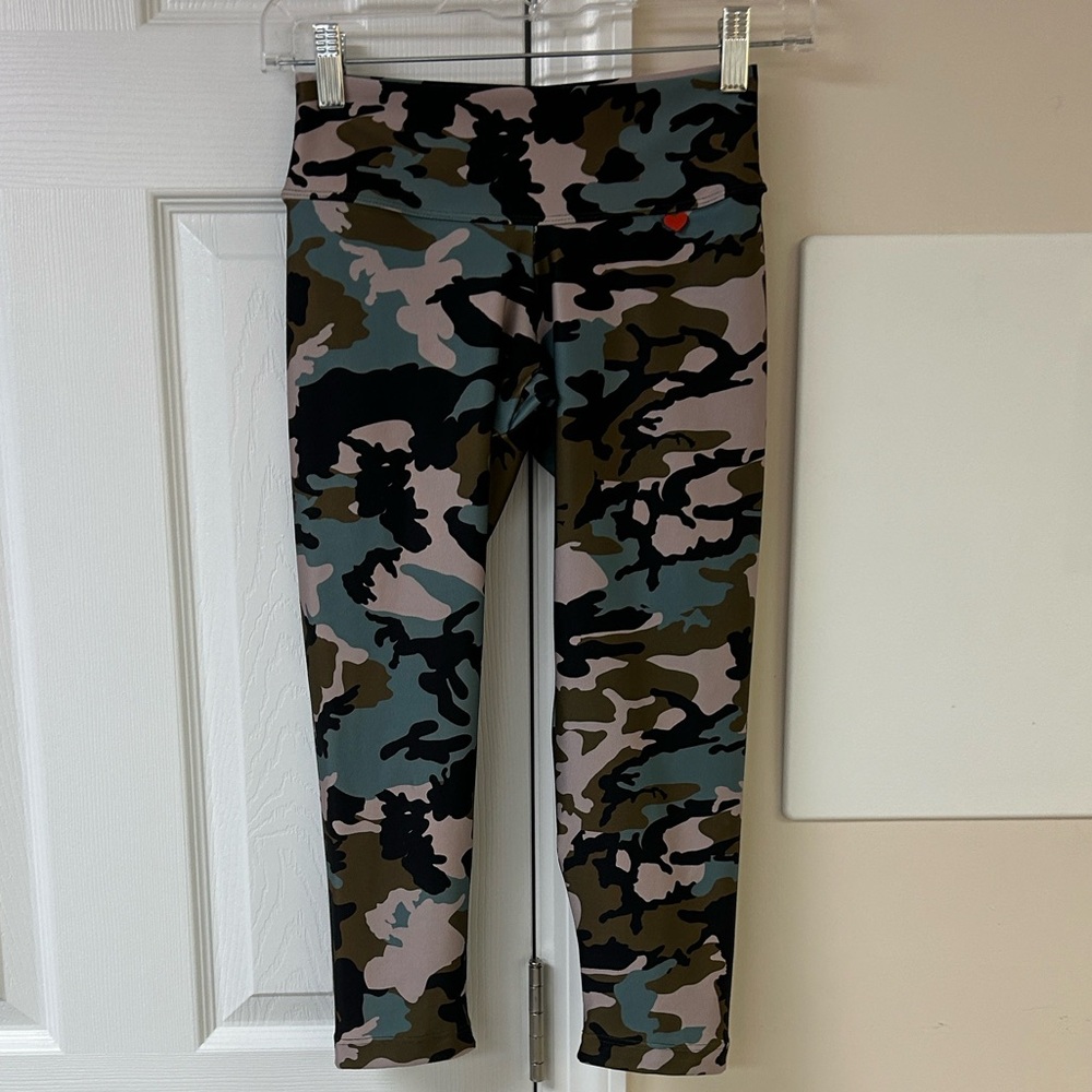 Fit Mama Camouflage Leggings Cropped